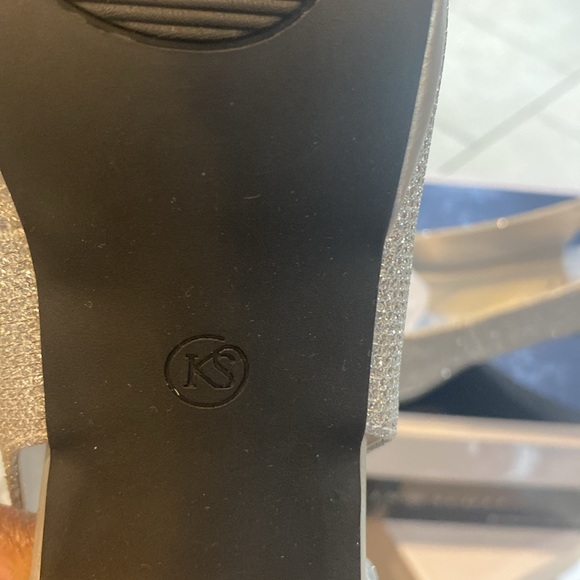 Karen Scott size 9.5 Heels 3.5 inches New With Tags - Picture 5 of 10